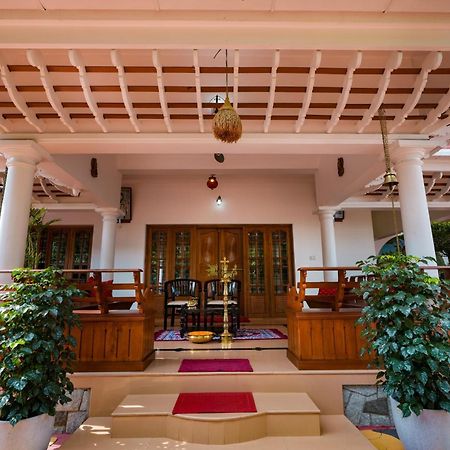 Parudeesa - Heavenly- Luxurious Palace Look-Near Cbd - Kerala - India With Breakfast Kāladi Kültér fotó