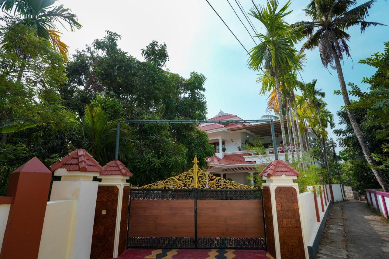 Parudeesa - Heavenly- Luxurious Palace Look-Near Cbd - Kerala - India With Breakfast Kāladi Kültér fotó