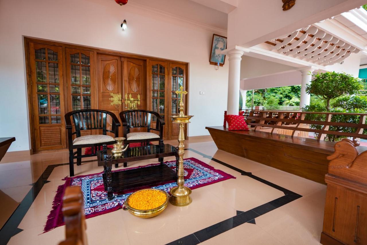 Parudeesa - Heavenly- Luxurious Palace Look-Near Cbd - Kerala - India With Breakfast Kāladi Kültér fotó