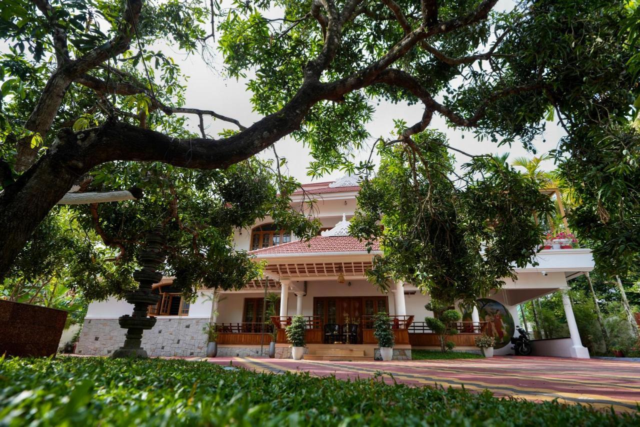 Parudeesa - Heavenly- Luxurious Palace Look-Near Cbd - Kerala - India With Breakfast Kāladi Kültér fotó